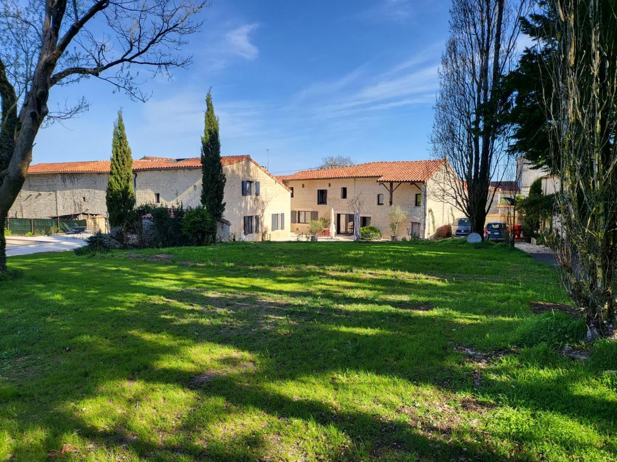Au Clos Des Dely - Chambre D Hotes "Reference" Climatisee Mareuil  Exterior photo