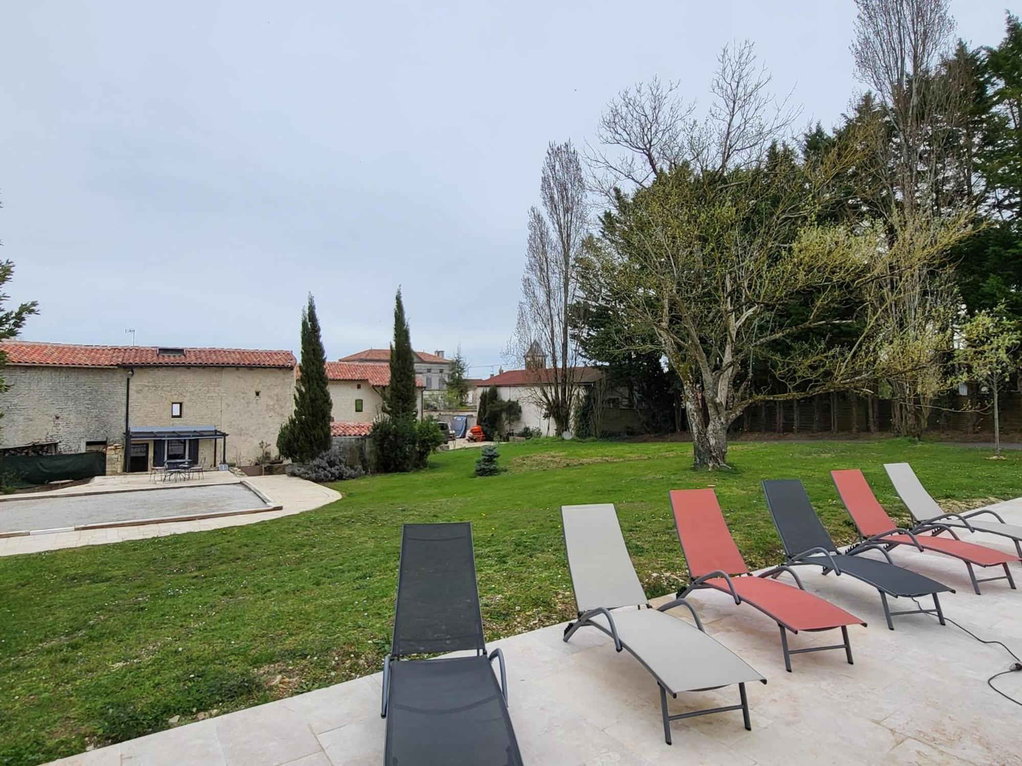 Au Clos Des Dely - Chambre D Hotes "Reference" Climatisee Mareuil  Exterior photo