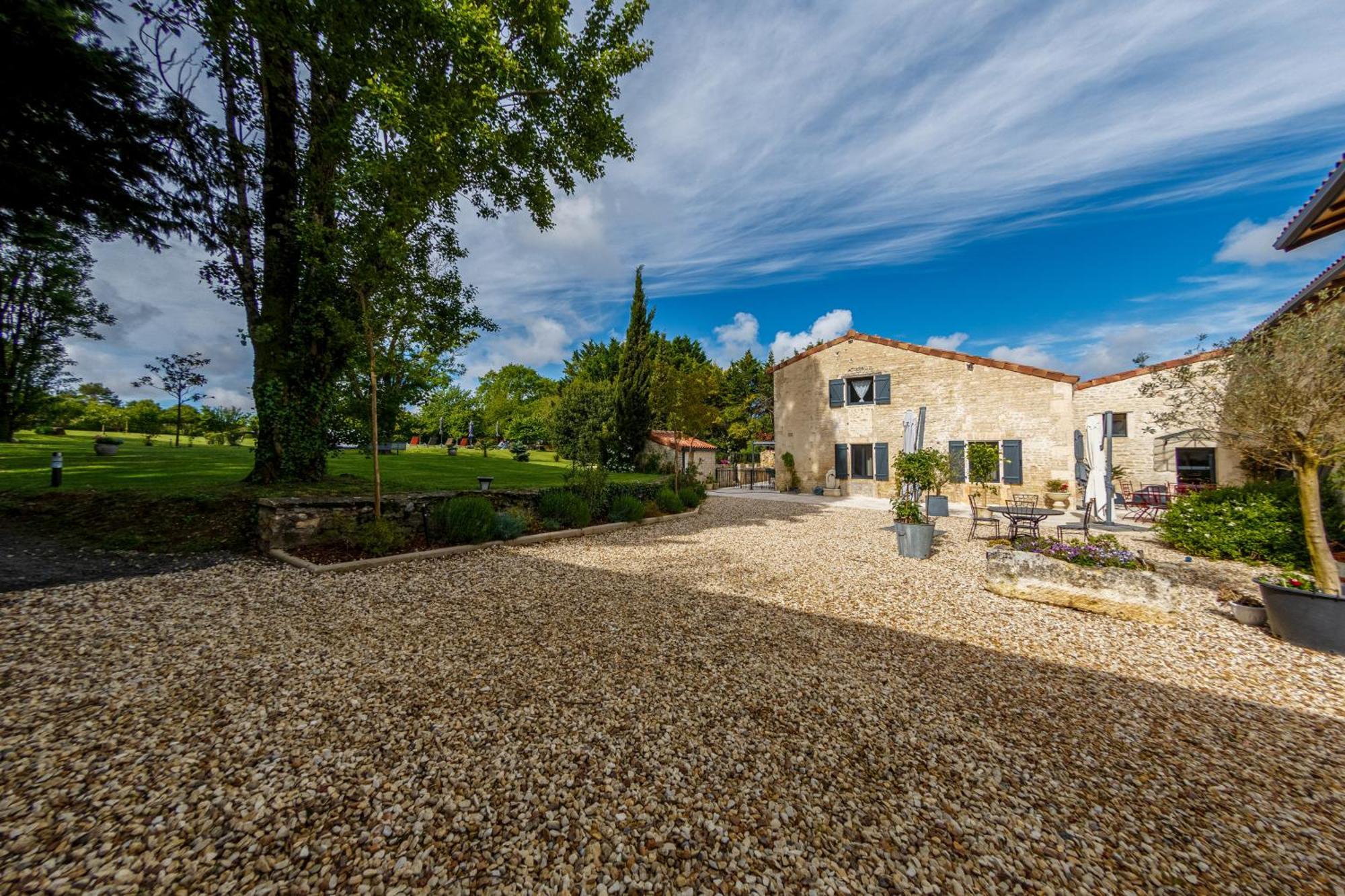 Au Clos Des Dely - Chambre D Hotes "Reference" Climatisee Mareuil  Exterior photo
