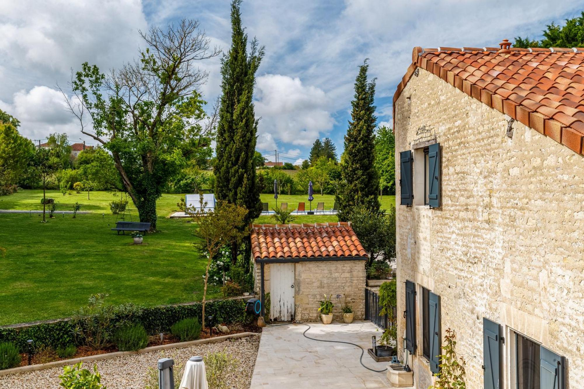Au Clos Des Dely - Chambre D Hotes "Reference" Climatisee Mareuil  Exterior photo